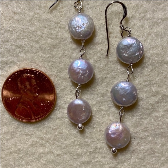Long luster pearl coin drop earrings - Picture 2 of 3